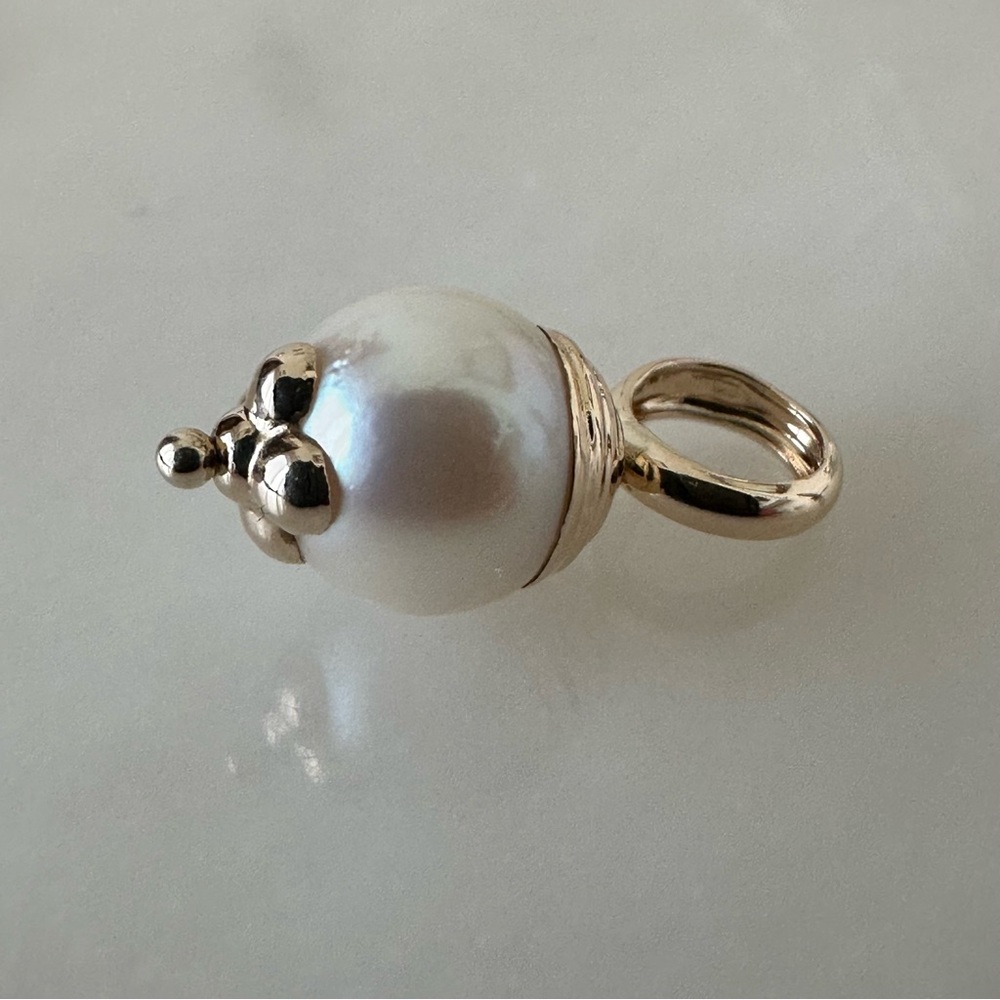 14k Solid Gold Pearl Pendant Charm - Picture 4 of 10